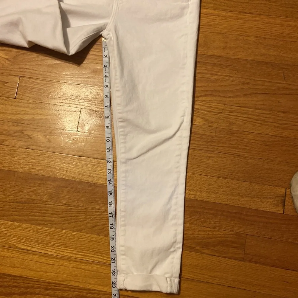 PAIGE Skyline Crop Skinny Jeans in Optic White. Size 27